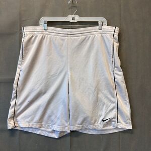Nike Basketball Shorts Men’s Size Large White Pull-On Athletic Activewear